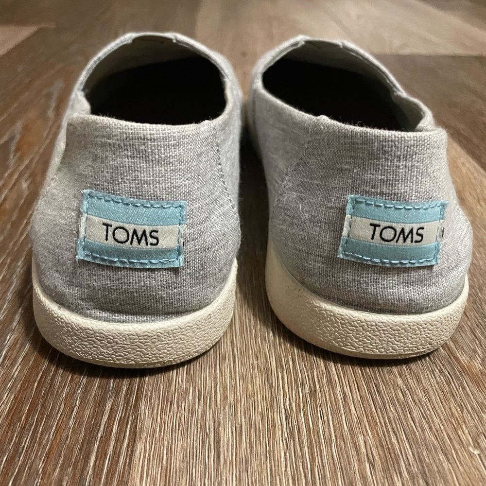 Womens size 10 Toms heathered grey